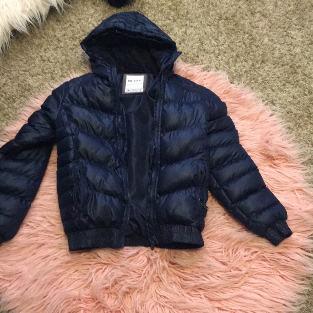I am selling a women warm coat from Europe!